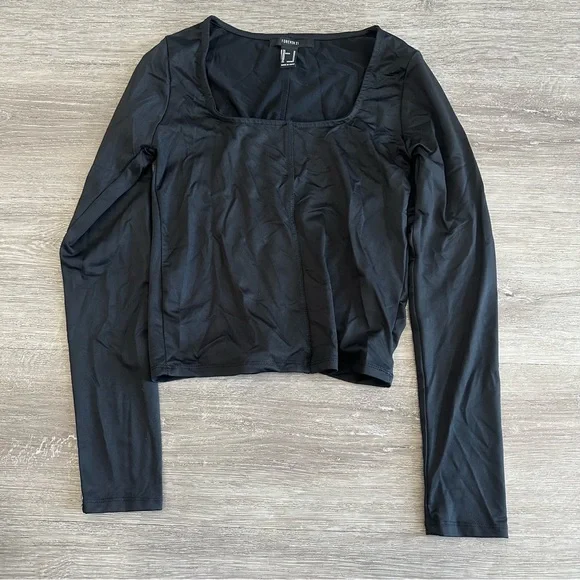 LIKE NEW Basic Long Sleeve Crop Top - Picture 2 of 5